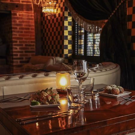 Hotel Crazy Bear Beaconsfield Esterno foto