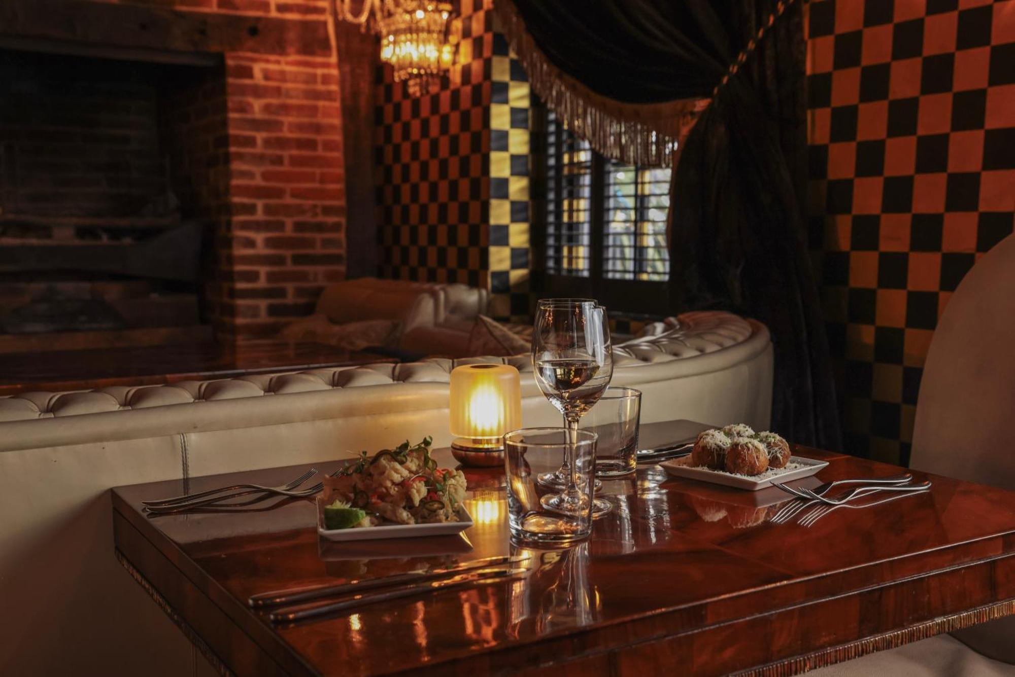 Hotel Crazy Bear Beaconsfield Esterno foto