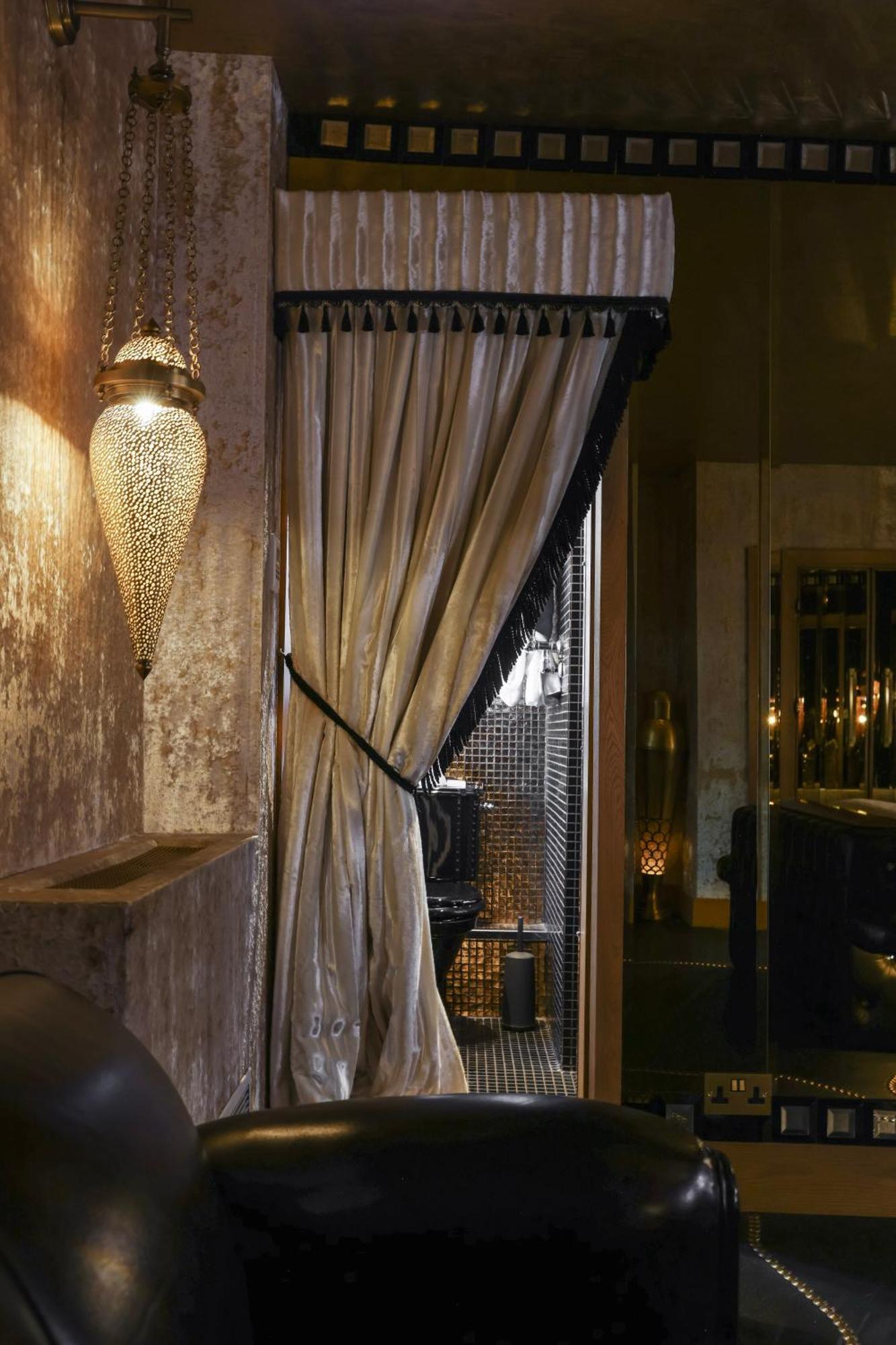 Hotel Crazy Bear Beaconsfield Esterno foto