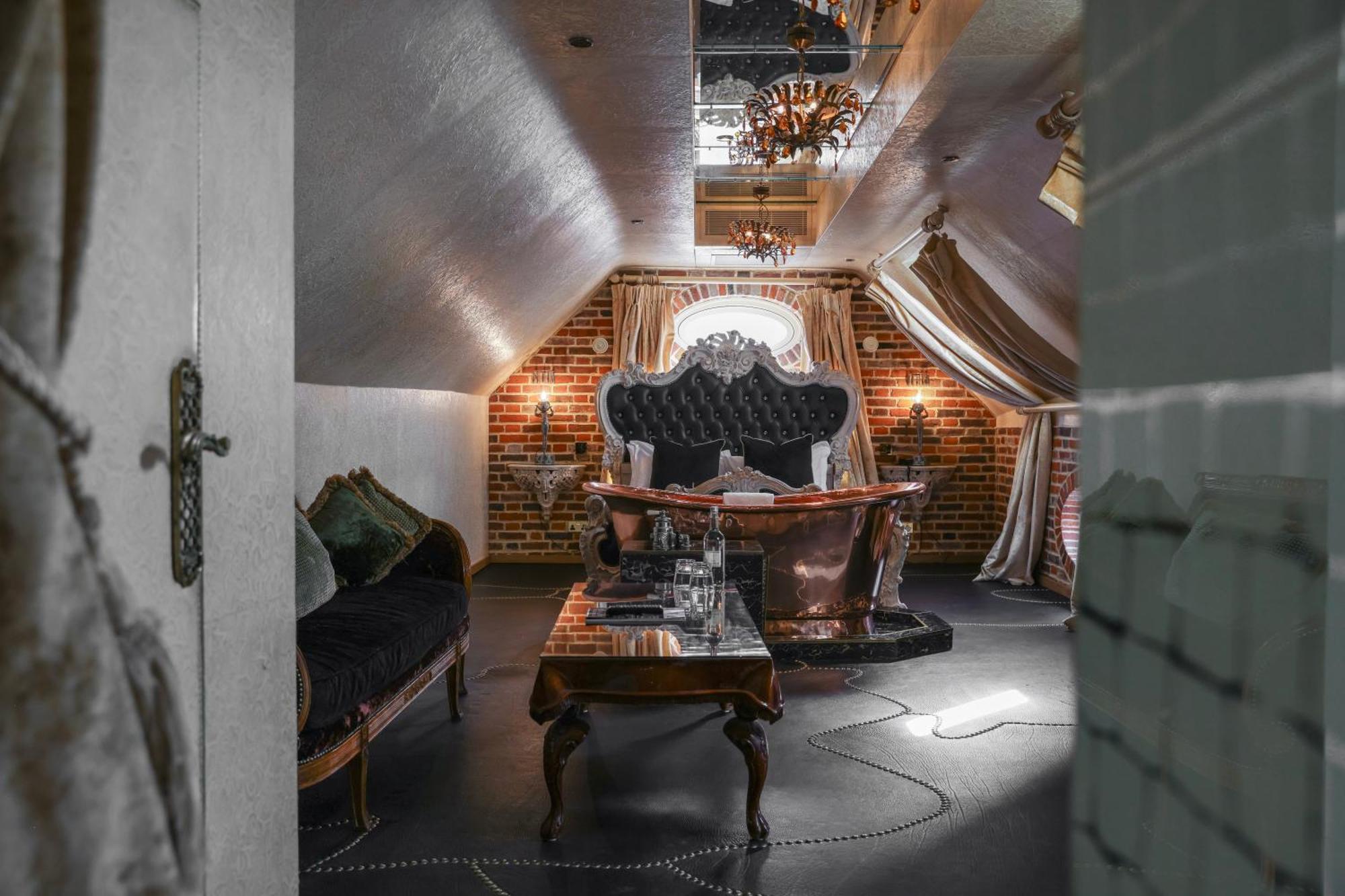Hotel Crazy Bear Beaconsfield Esterno foto