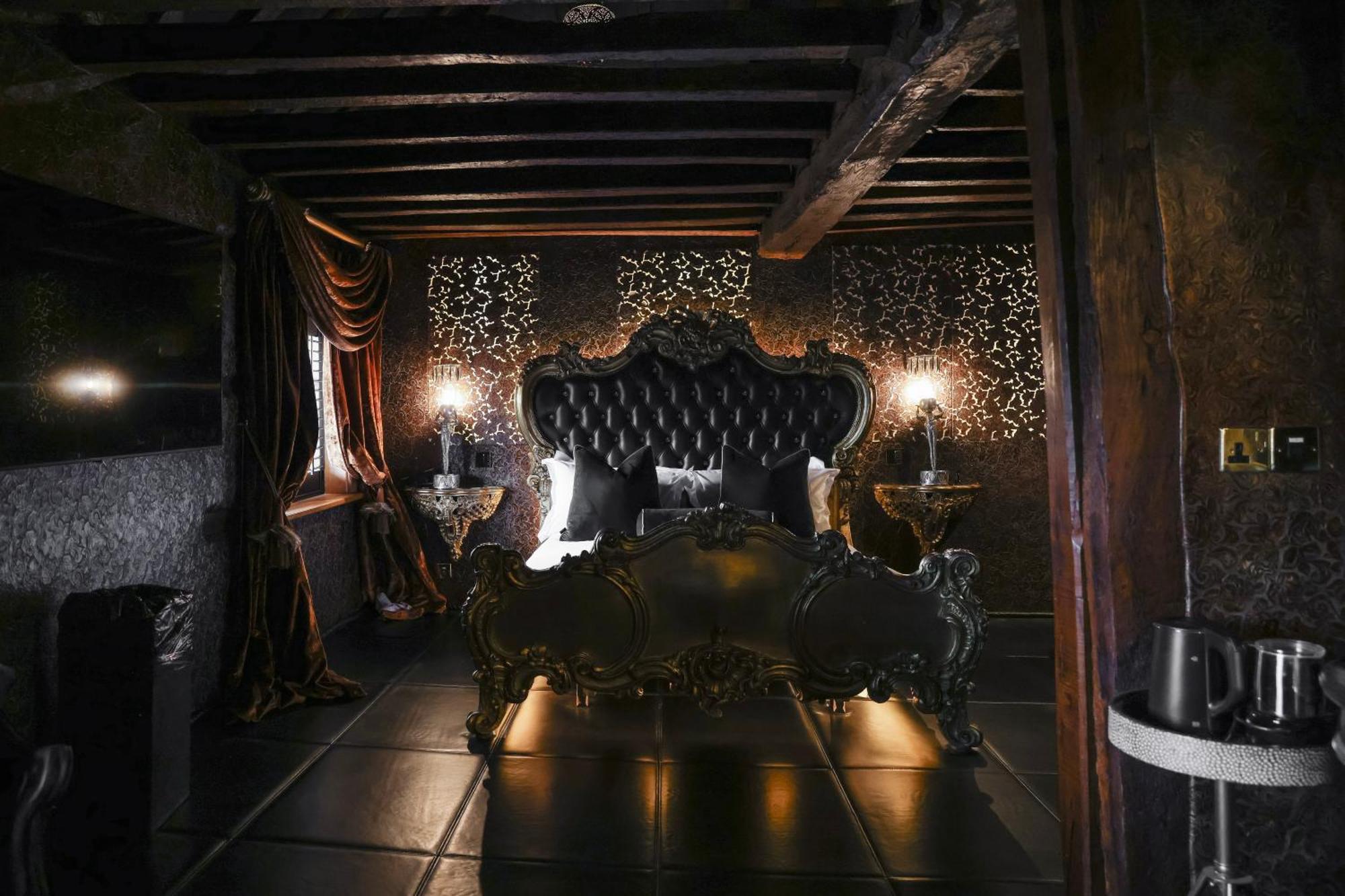 Hotel Crazy Bear Beaconsfield Esterno foto