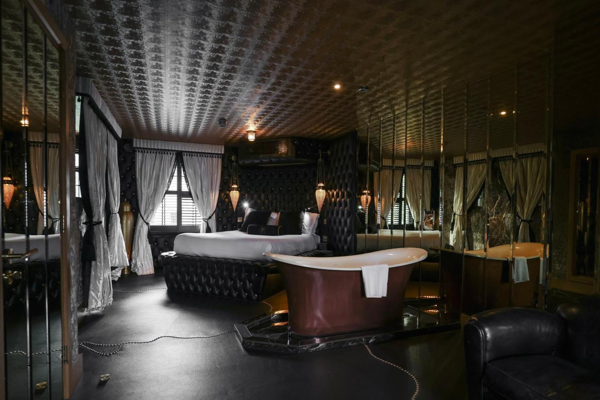 Hotel Crazy Bear Beaconsfield Esterno foto