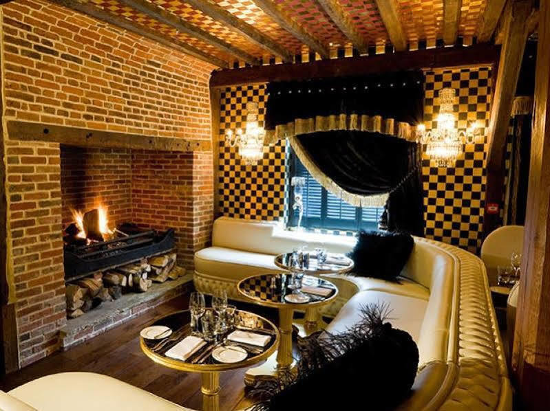 Hotel Crazy Bear Beaconsfield Esterno foto The interior of the restaurant